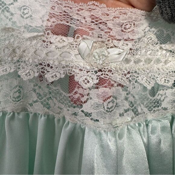 Vintage Dior nightgown - Picture 3 of 7